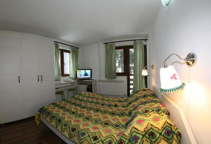 标准间, La Buni Busteni