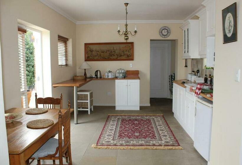 标准间, Morton Manor