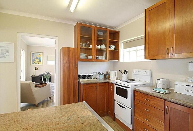 小室, Morton Manor