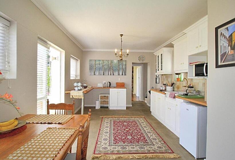 标准间, Morton Manor