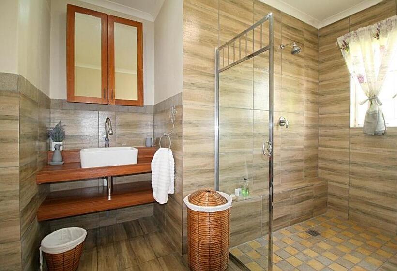 小室, Morton Manor