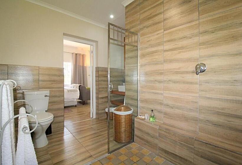 小室, Morton Manor