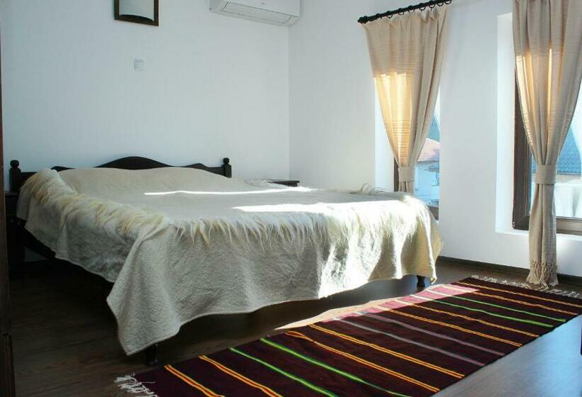 غرفة قياسية مزوَّدة بشُرفة, Topalovi Guest House