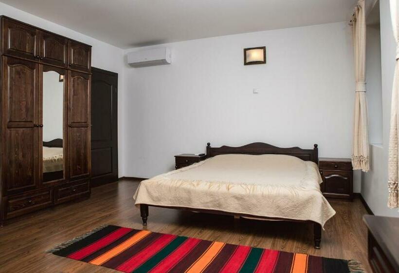 غرفة قياسية مزوَّدة بشُرفة, Topalovi Guest House