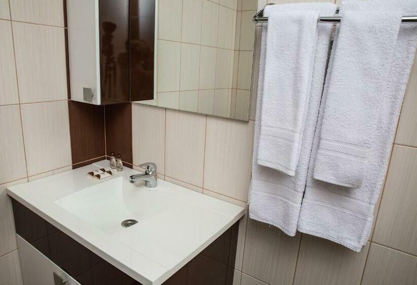 Номер Стандарт с Балконом, Topalovi Guest House