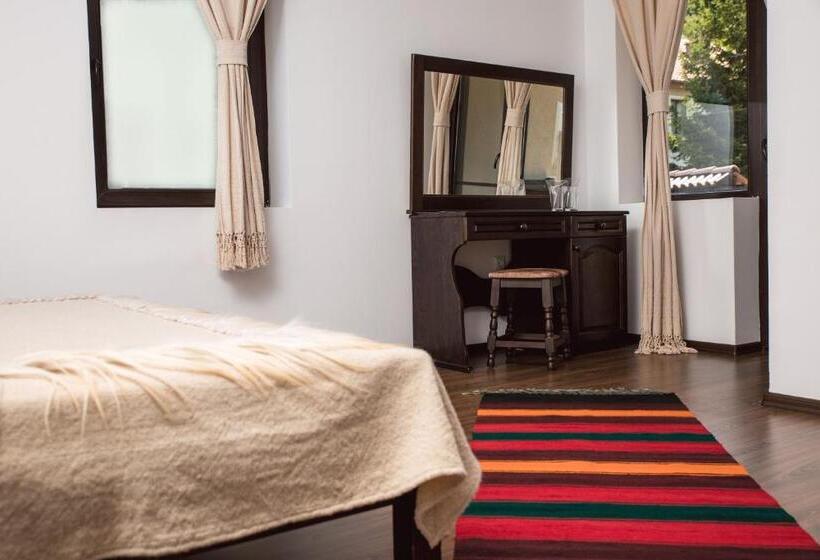 Номер Стандарт с Балконом, Topalovi Guest House