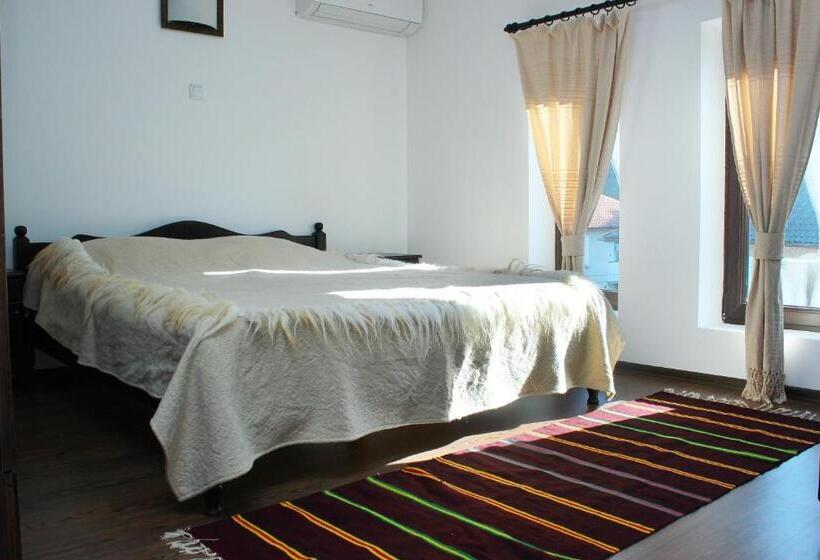 غرفة عائلية, Topalovi Guest House
