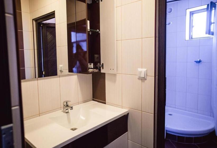 غرفة عائلية, Topalovi Guest House