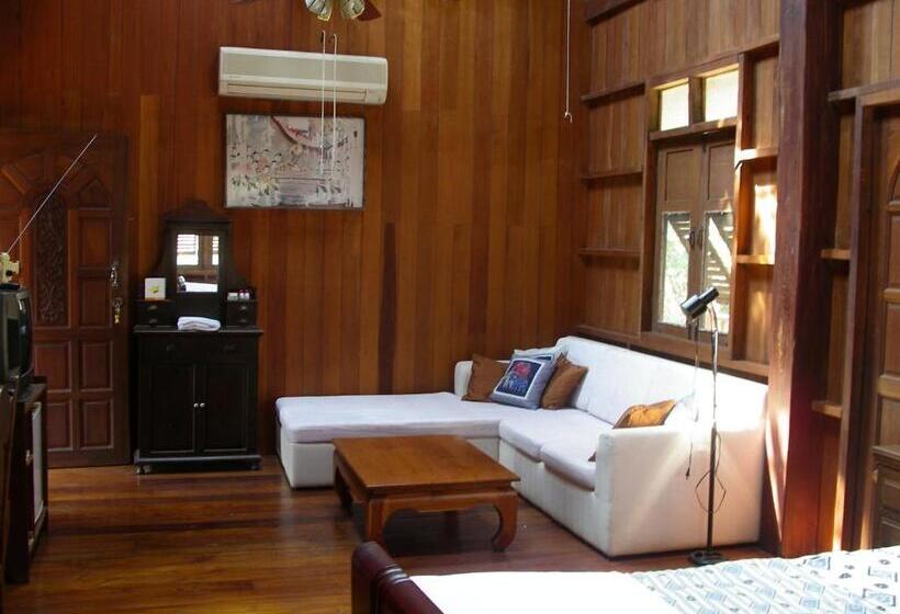 جناح جونيور, Ruen Thai Rim Haad