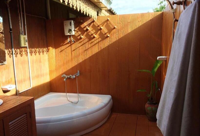 فيلا 3 غرف نوم, Ruen Thai Rim Haad