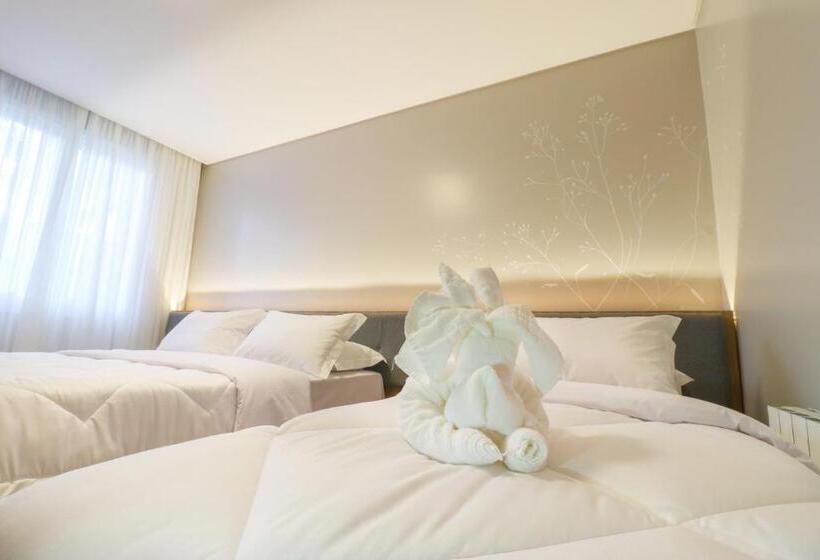 اتاق لوکس سه تخته, Pousada Bella Viena