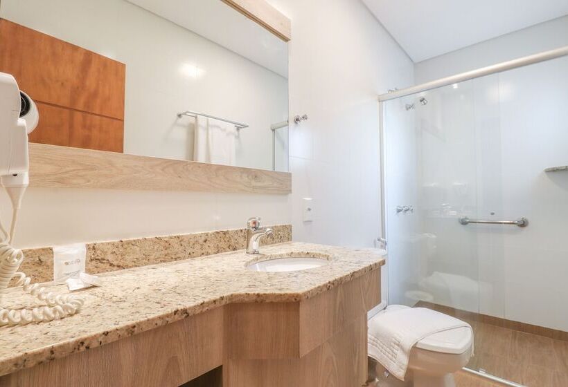 اتاق لوکس چهار تخته, Pousada Bella Viena