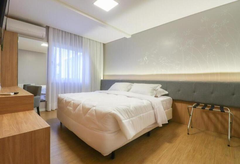 اتاق لوکس سه تخته, Pousada Bella Viena