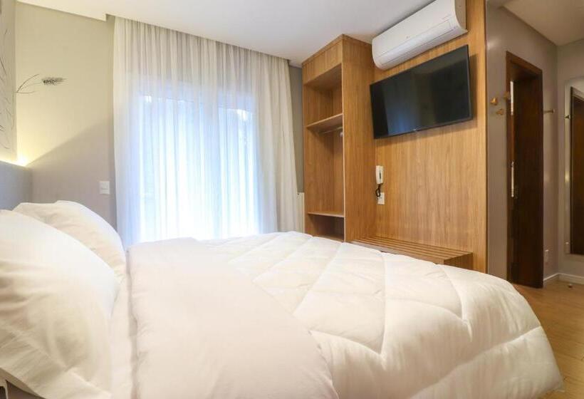 اتاق لوکس سه تخته, Pousada Bella Viena