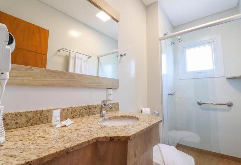 اتاق لوکس سه تخته, Pousada Bella Viena