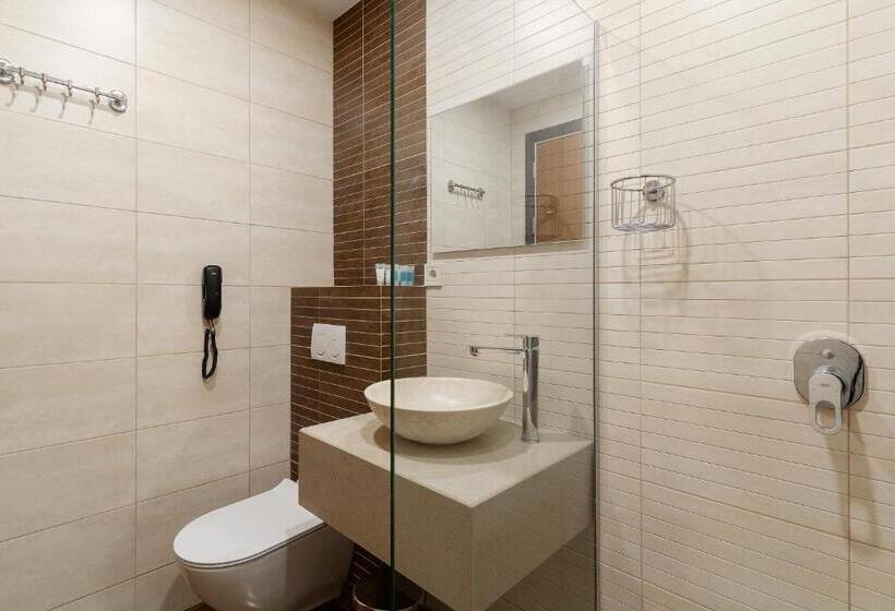 غرفة قياسية ثلاثية مزودة بشرفة, Cozy Loft