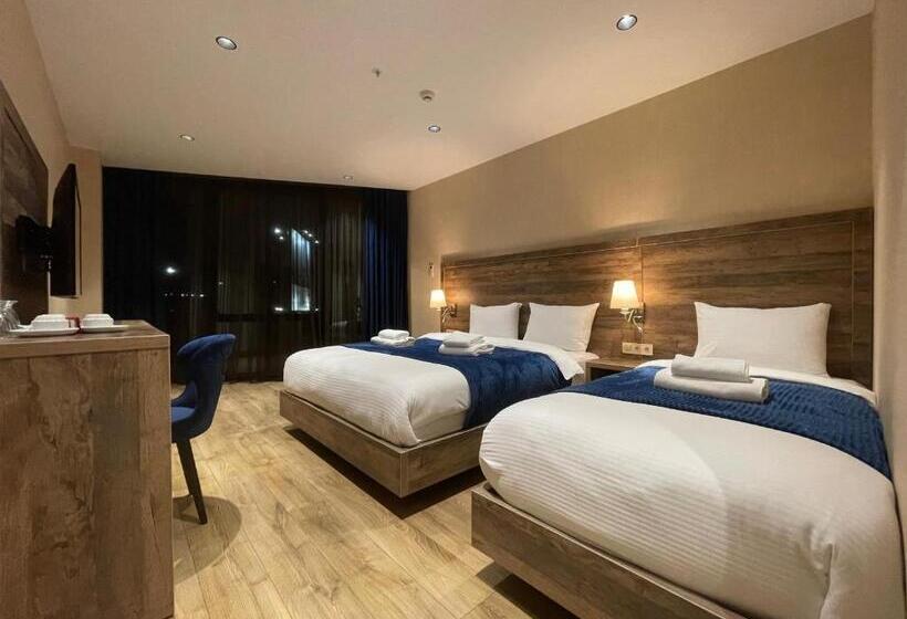 غرفة قياسية ثلاثية, Cozy Loft