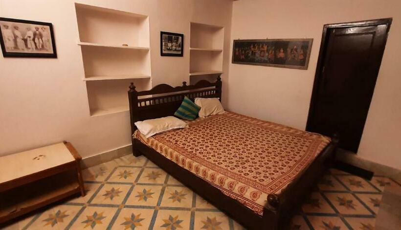 اتاق اکونومی, Ganesh