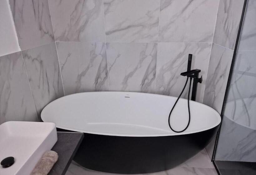 디럭스 스위트 킹 침대, Al Balhara Resort