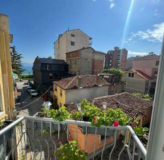 اتاق استاندارد با چشمانداز دریاچه, Vila Nikolla