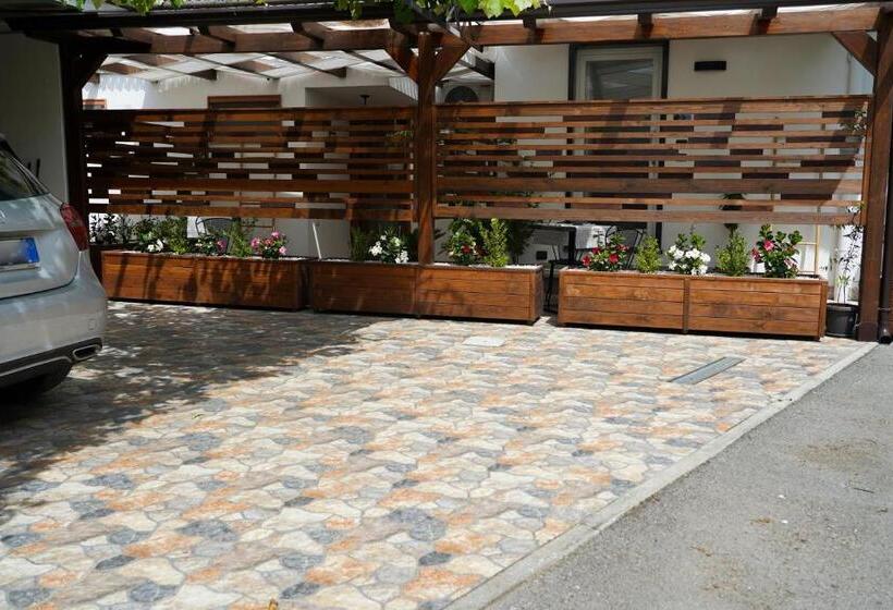 اتاق استاندارد با چشم‌انداز باغ, Familiainn Rooms & Apartments