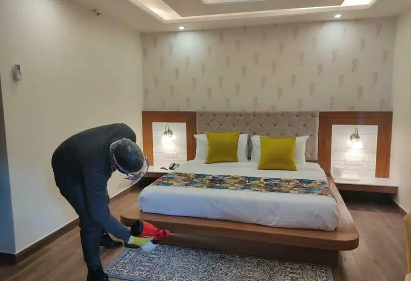 デラックスルーム, Abhilashi Residency & Spa   Centrally Heated & Air Cooled