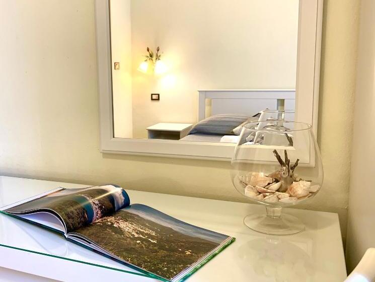 اتاق اکونومی, Baia Di Levanto