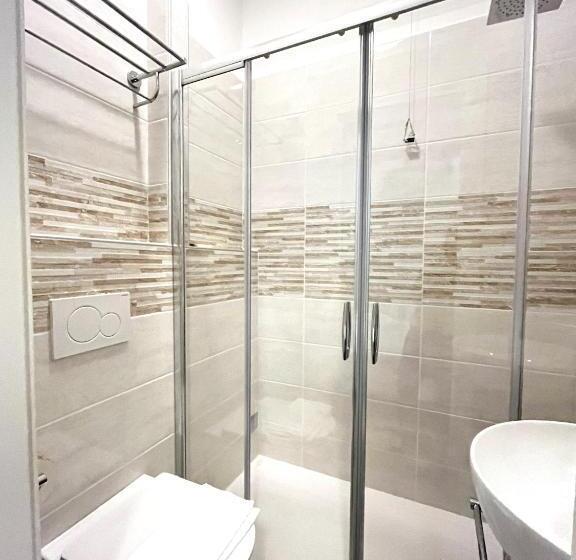 اتاق ساده سه نفره, Baia Di Levanto