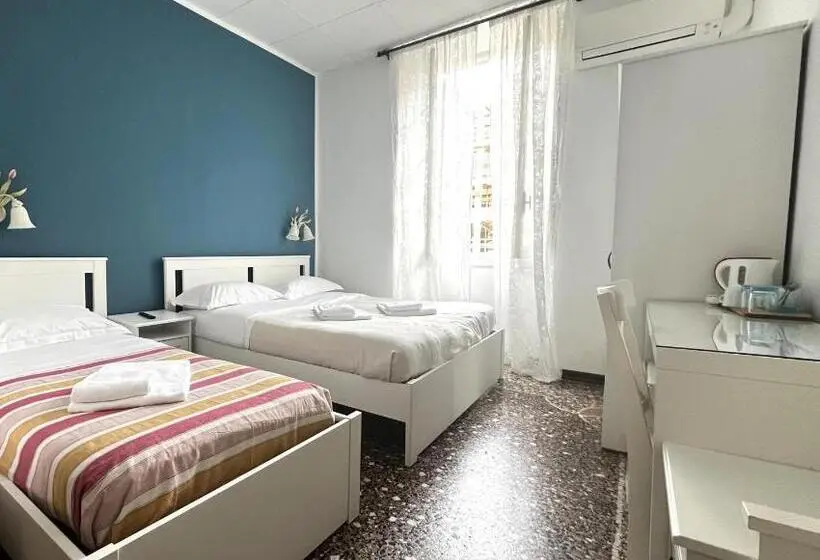 اتاق ساده سه‌ نفره, Baia Di Levanto