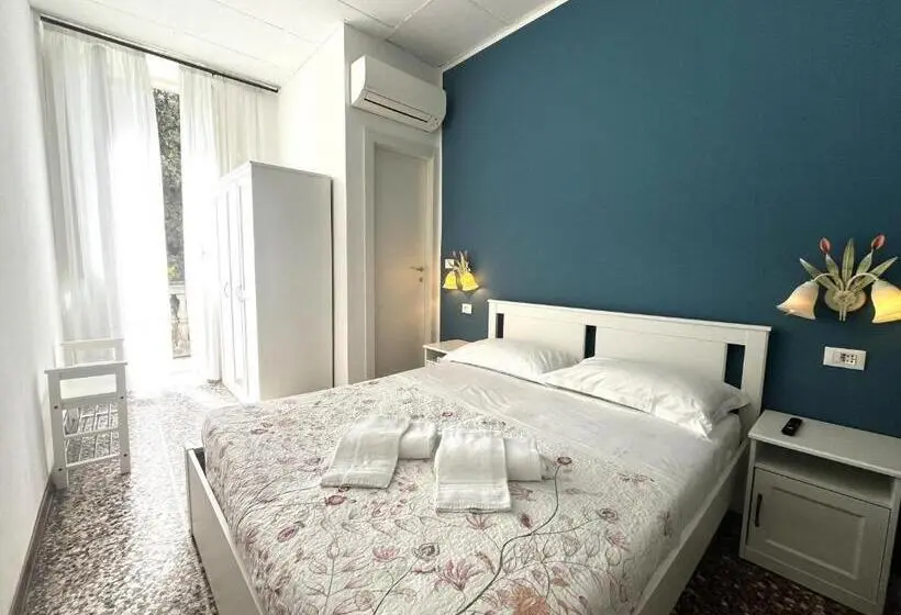 اتاق اکونومی, Baia Di Levanto