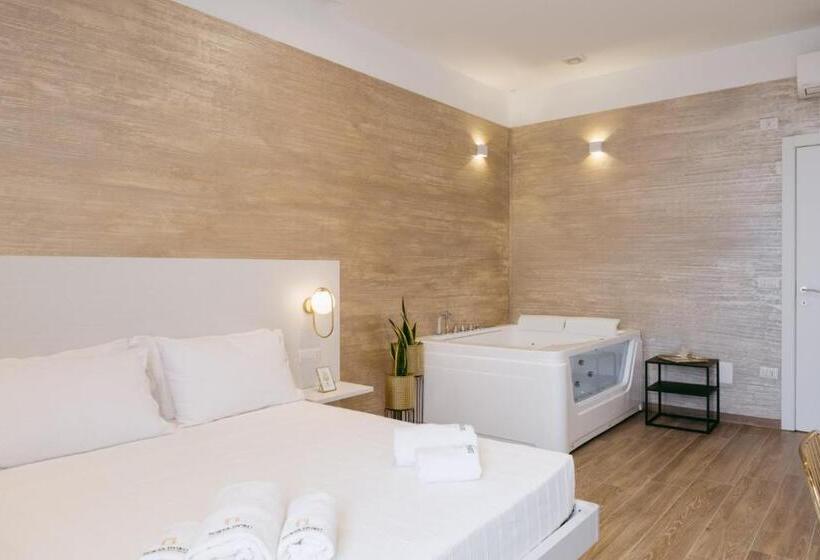 带按摩浴盆的套房, Porta D'oro Charming House