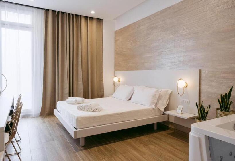 带按摩浴盆的套房, Porta D'oro Charming House