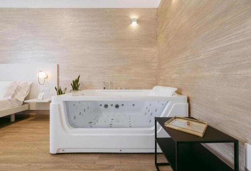 带按摩浴盆的套房, Porta D'oro Charming House