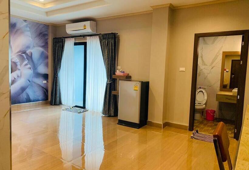 Полулюкс с Балконом, โรงแรมมาลินี