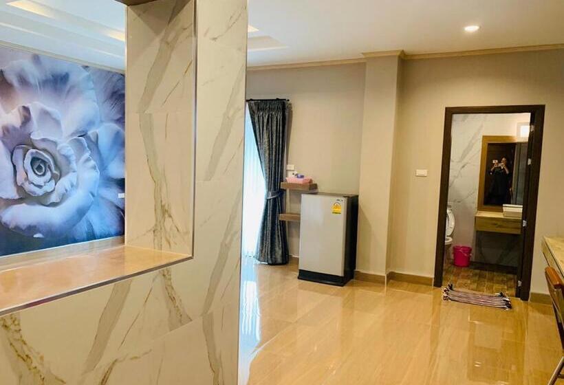 سوییت جونیور با بالکن, โรงแรมมาลินี