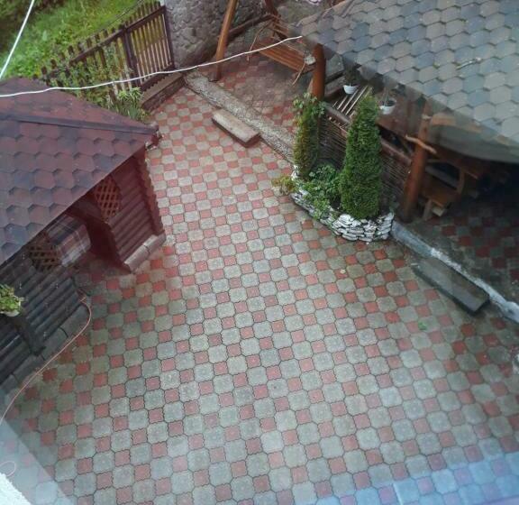 Camera Quadrupla Standard, над вичов