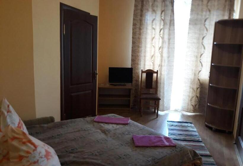 Camera Quadrupla Standard, над вичов