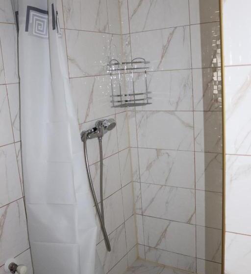 Standard Kolmen Hengen Huone, гостинний двір вишня