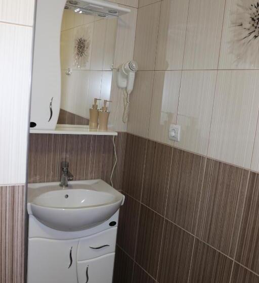 Standard Kolmen Hengen Huone Parveke, гостинний двір вишня