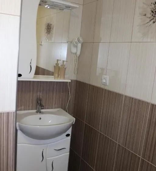 اتاق استاندارد سه تخته با بالکن, гостинний двір вишня