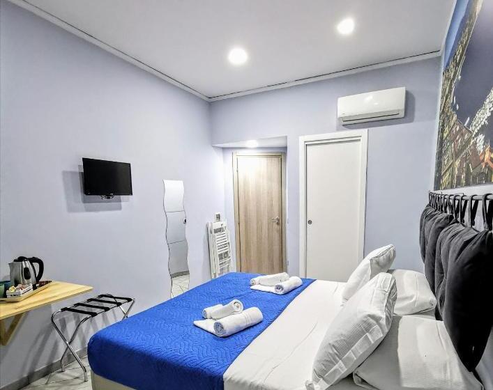 اتاق لوکس با بالکن, Duomo 152 Napoli