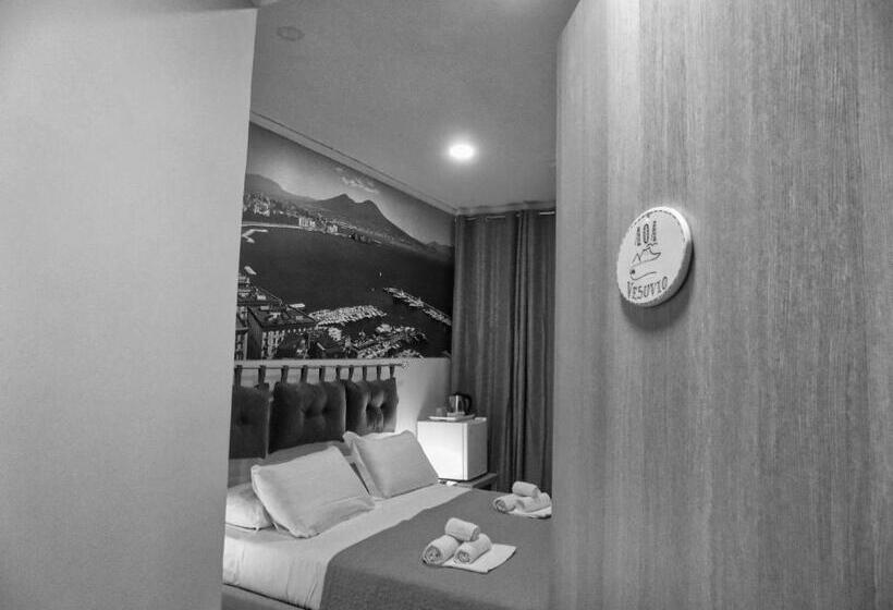 اتاق لوکس با بالکن, Duomo 152 Napoli