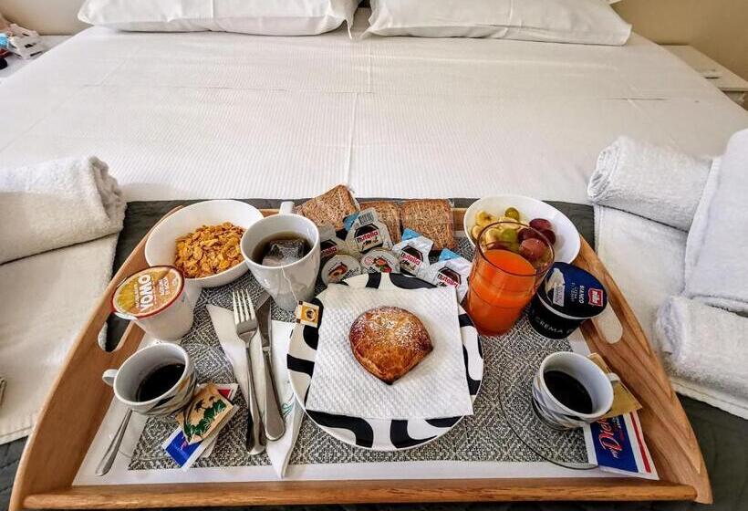 اتاق استاندارد با چشم‌انداز, Duomo 152 Napoli