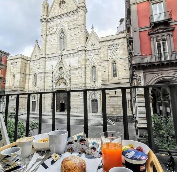 اتاق استاندارد با چشم‌انداز, Duomo 152 Napoli