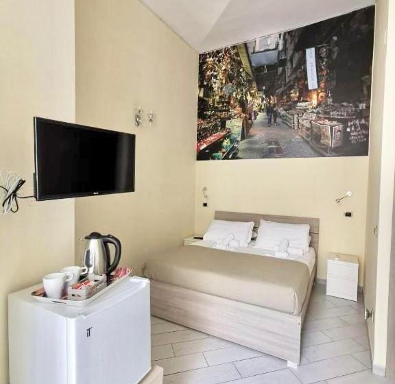 اتاق لوکس با بالکن, Duomo 152 Napoli