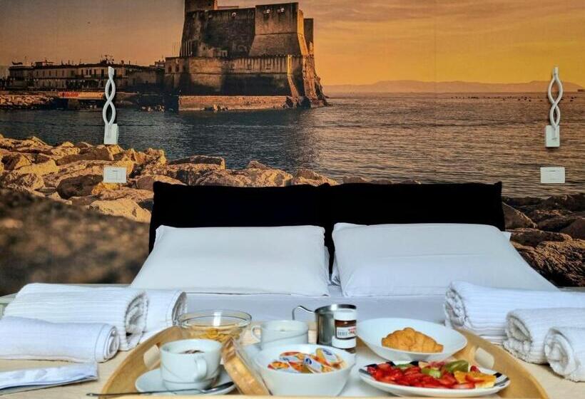 سوییت جونیور با بالکن, Duomo 152 Napoli