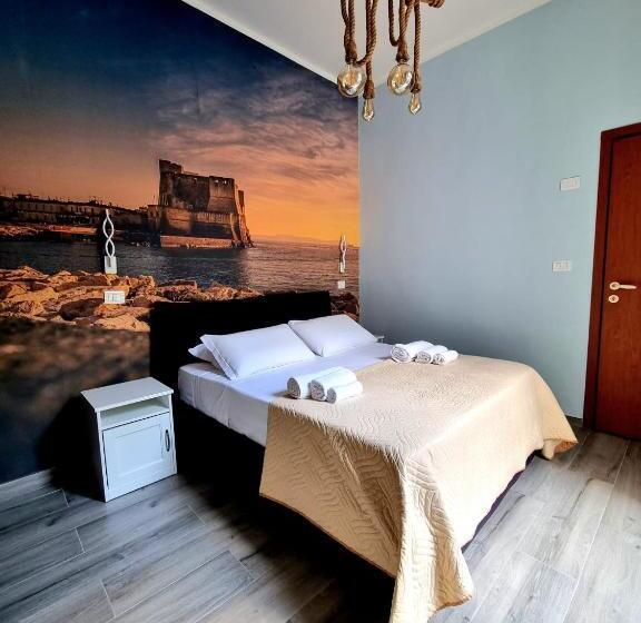 سوییت جونیور با بالکن, Duomo 152 Napoli