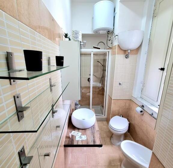 سوییت جونیور با بالکن, Duomo 152 Napoli