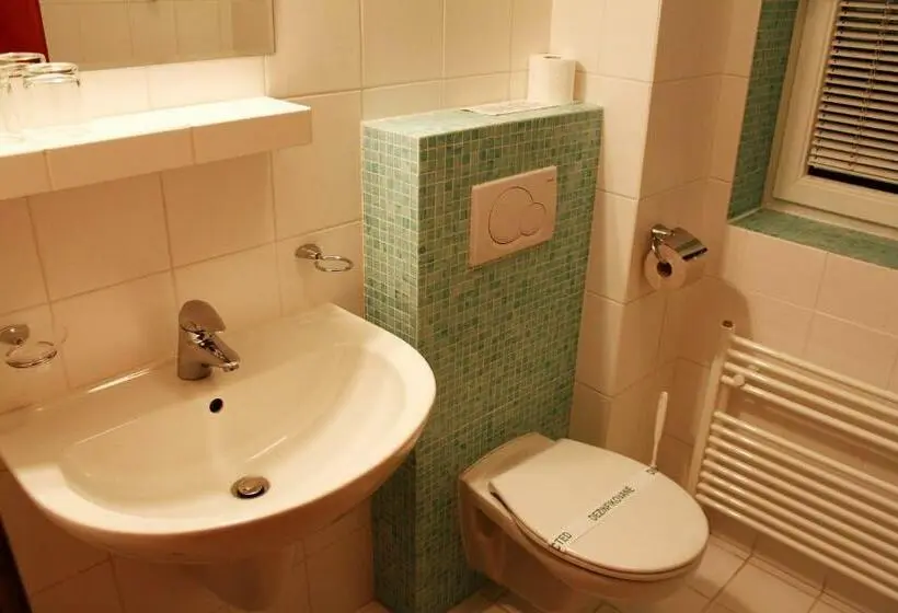 Bisneshuone, Horský Hotel Remata
