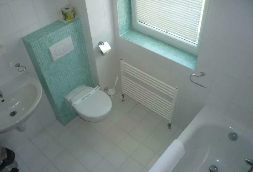 Bisneshuone, Horský Hotel Remata